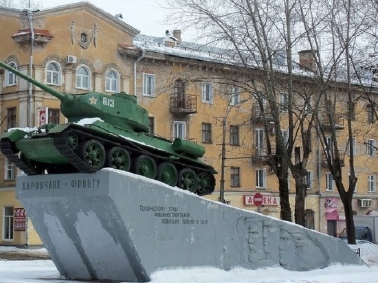 В Кирове памятник «Танк» подкрасят к майским праздникам