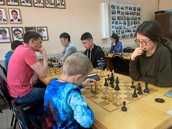 В Калмыкии к юбилею прокуратуры провели шахматный турнир