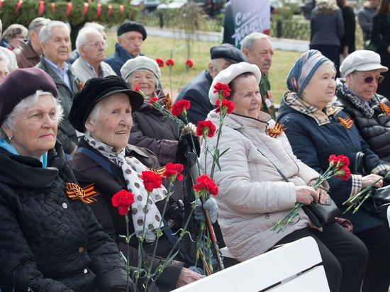 Торжественное возложение цветов к мемориалу войнам 4-й стрелковой дивизии народного ополчения стало традиционным