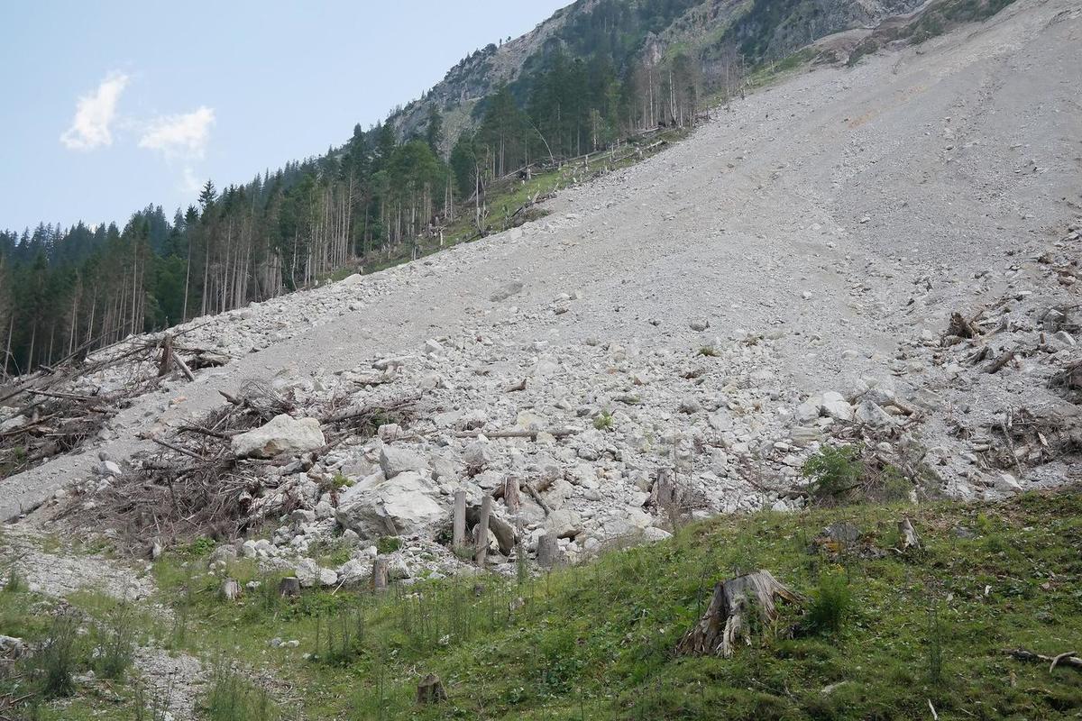 Камнепад в горах картинки