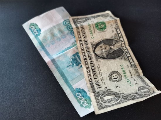 Курс доллара в Хабаровске на 28 апреля остается ниже 73 рублей