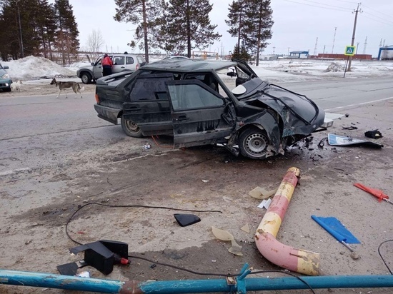 ВАЗ вломился в ограждение на ямальской трассе