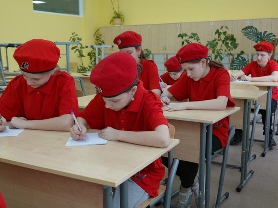 Более тысячи писем написали юные серпуховичи солдатам на Донбасс