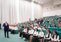 Учителя, ветераны и представители местных администраций рассказали школьникам о подвигах советских солдат, познакомили ребят с именами кузбасских героев