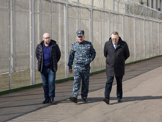 Омбудсмен Денисов и депутат Терехов посетили больницу для осужденных в Красноярске