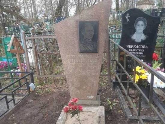 В Брянске восстановили надгробие на могиле Героя Советского Союза