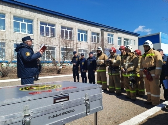 Пожарные ликвидировали условный пожар в школе Читинского района