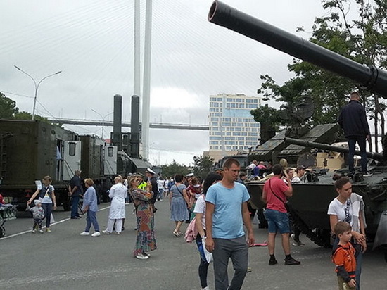 Танк Т-80 и ракетный комплекс «Бастион» покажут на выставке во Владивостоке в День Победы