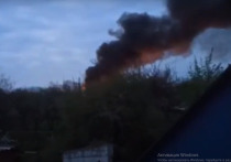 В Кировском районе Донецка в результате обстрела ВСУ снарядом была повреждена емкость на нефтебазе