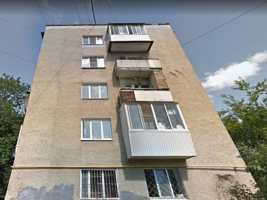 Пьяные в Екатеринбурге ночью залезли на балкон, напугав женщину с ребенком