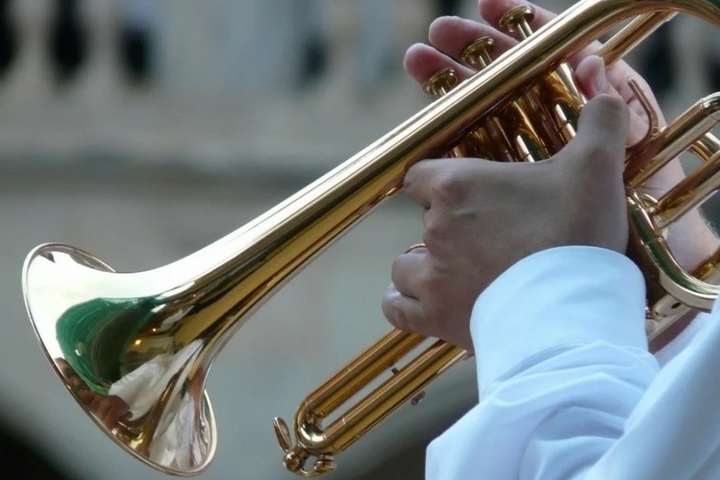 Юный костромской музыкант получил в подарок от фонда Кобзона трубу