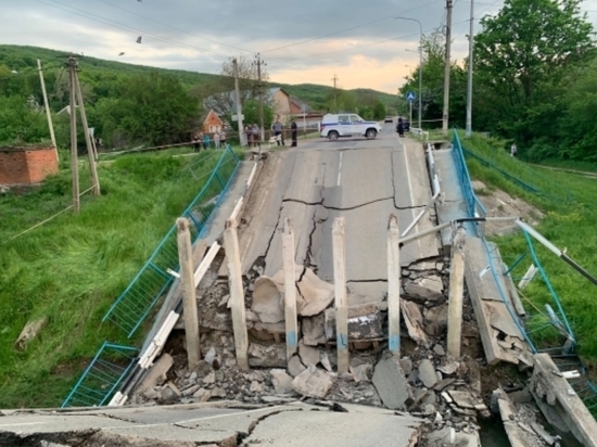 По факту обрушения моста в Северском районе Кубани организована проверка