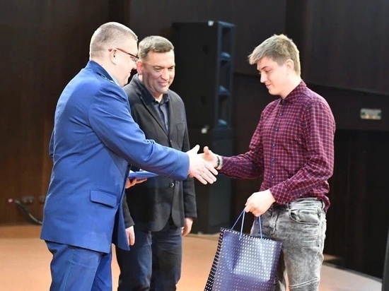 Новокузнецкие дети-сироты получили ключи от нового жилья