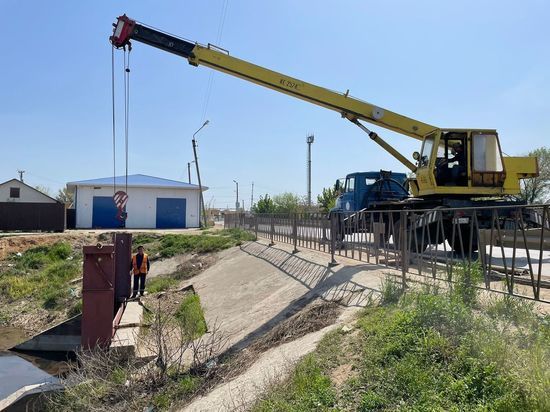 В Астрахани ерик Казачий наполнят водой