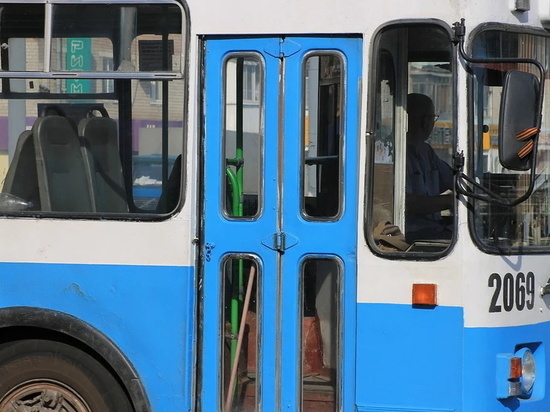 Пассажирка томского троллейбуса упала в салоне