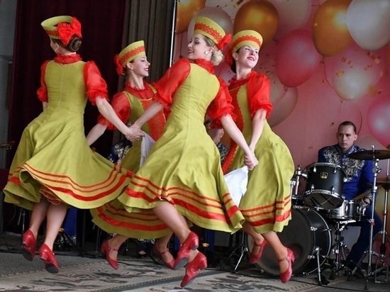 Артисты из Луганска дали пять концертов для беженцев