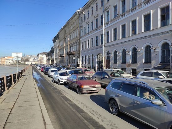 Предпраздничная пятница в Петербурге завершилась восьмибалльными пробками