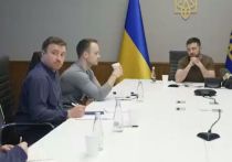 Президент Украины Владимир Зеленский предложил основать гарантии безопасности Киева на предоставлении другими странами своих военных в кратчайшие сроки