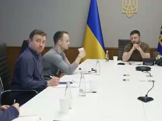 Зеленский заявил о необходимости предоставлять Киеву военных в считанные часы