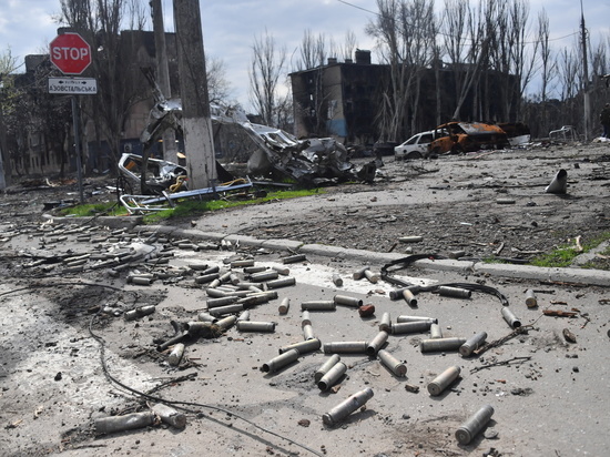 Семья, эвакуировавшаяся из «Азовстали», рассказала, как боевики «Азова» относились к людям в бункере.