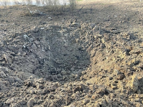 Два снаряда попали в населенный пункт в Брянской области России