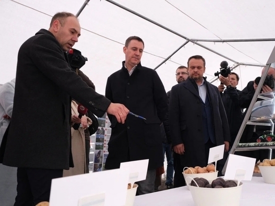 Сельхозпредприятия Новгородской области посетил министр сельского хозяйства РФ Дмитрий Патрушев