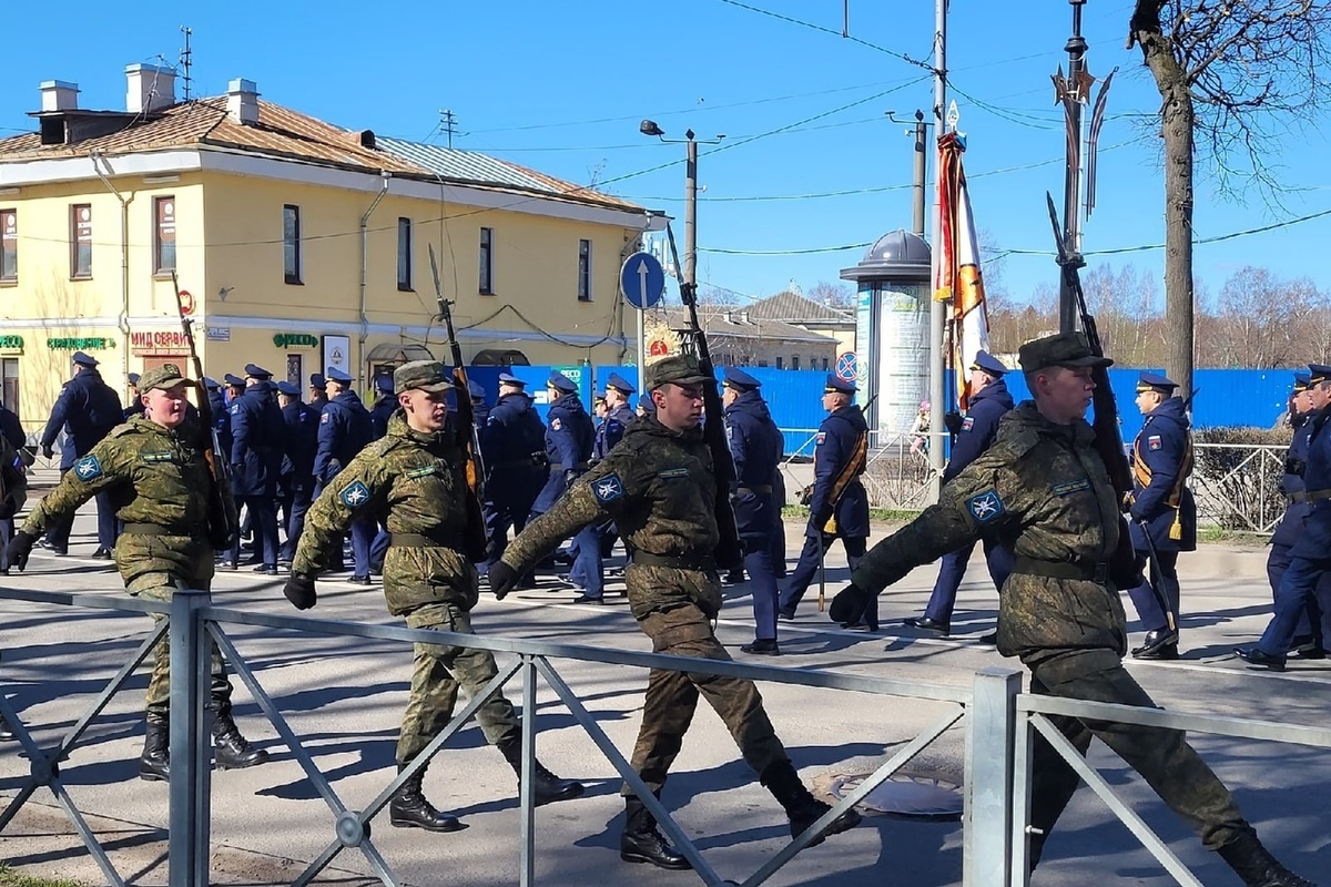 Мероприятия в гатчине 9 мая. Репетиция парада Победы 2022 в СПБ. Парад в Гатчине 2021. День Победы в Гатчине. Репетиция парада Победы.