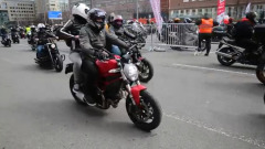 Ревущие мотоциклы: сотни байкеров заполнили московские улицы