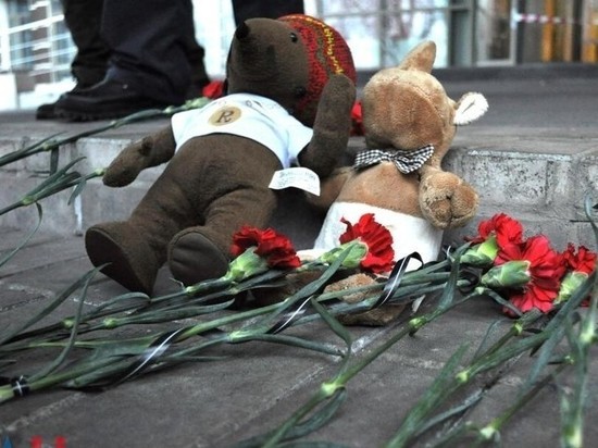 В Донецке простились с ребенком, погибшим при обстреле Макеевки