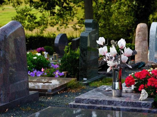 Мэр Донецка призвал жителей города воздержаться от посещения кладбищ