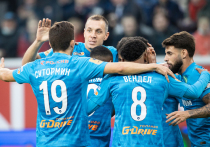 Футболисты «Зенит» переиграли московский «Локомотив» в домашней встрече 27-го тура Российской Премьер-лиги.
