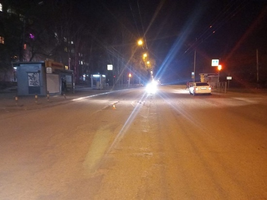 Иномарка сбила переходившую дорогу школьницу и скрылась в Новосибирске