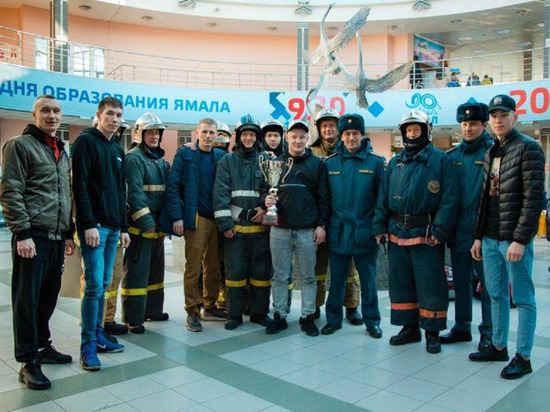 Пожарные с Ямала победили на соревнованиях Урала по мини-футболу
