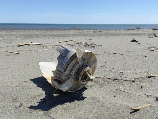 Более 10 кубометров мусора собрали на пляже в Анивском районе