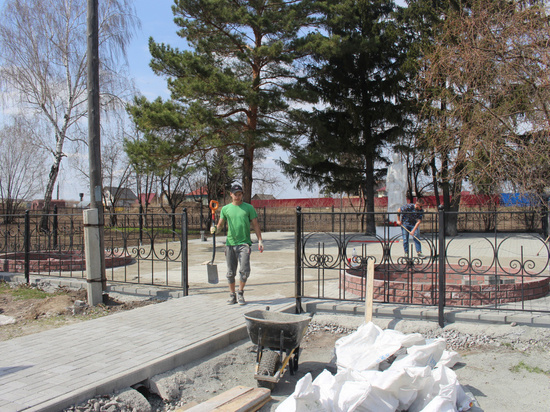 В Барнауле ремонтируют памятники и мемориалы к 9 мая