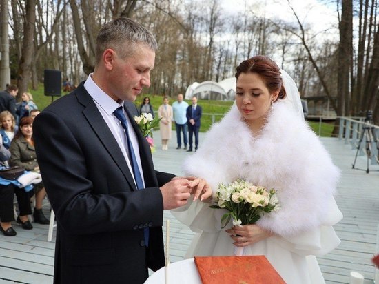 Выездной Дворец бракосочетаний открылся в Серпухове