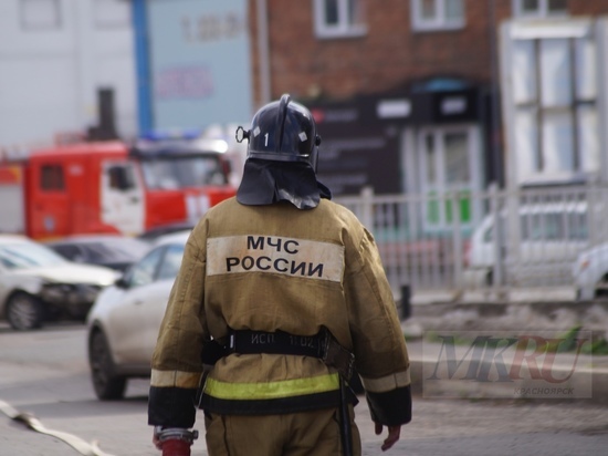 Пожарный из Хакасии погиб при пожаре в своем доме в Минусинске Красноярского края