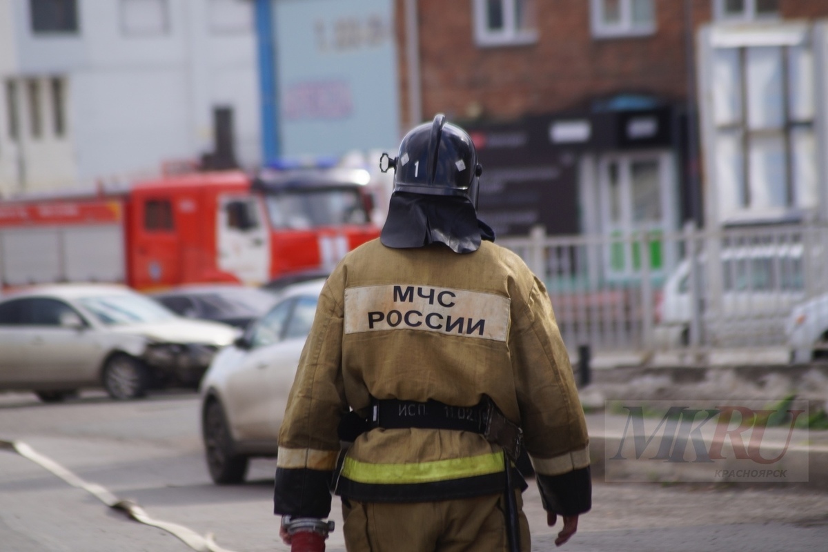 Пожарный из Хакасии погиб при пожаре в своем доме в Минусинске  Красноярского края - МК Красноярск