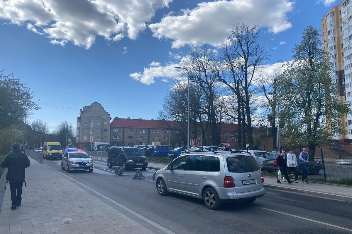 Автомобиль калининград. Калининград. Улица возле дома. Дороги Калининградской области. Орел город пешеходные.