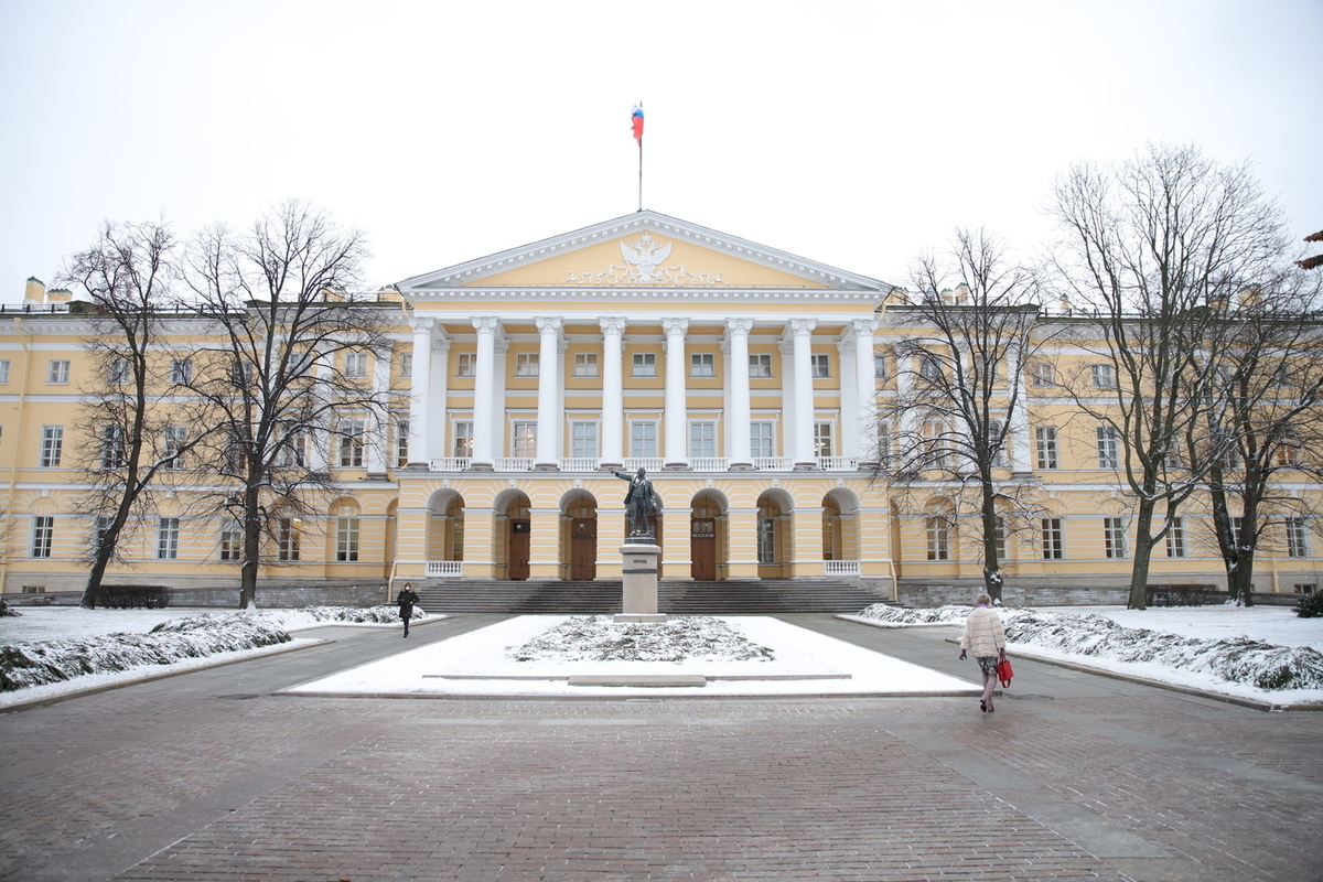 Правительство спб фото Смольный: Санкции не смогут помешать развитию страны, первой полетевшей в космос