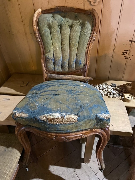 Старинные стулья вернулись в усадьбу Рябушинских в Тверской области