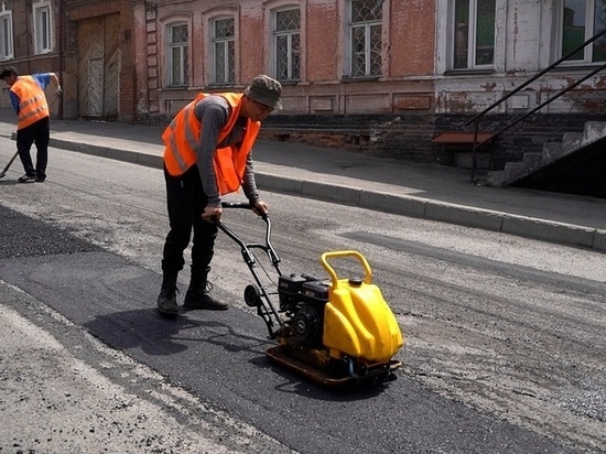 Мэр Владикавказа поручил заделать ямы на дорогах к концу мая