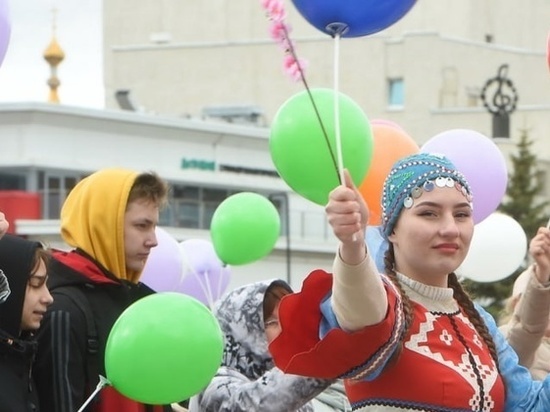 Более 60 000 жителей Удмуртии приняли участие в Первомайских шествиях