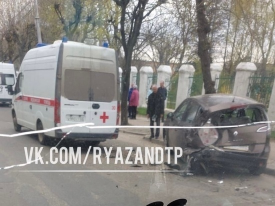 На улице Новой в Рязани машина скорой помощи попала в ДТП