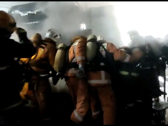 Спасатели из Шлиссельбурга разобрали заваленную после пожара котельную в Кировске