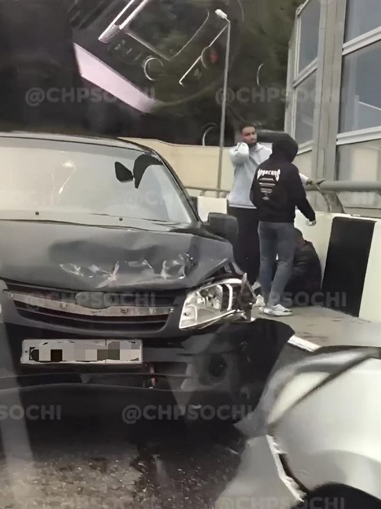 В Сочи водитель авто врезался «в лоб» другой машины