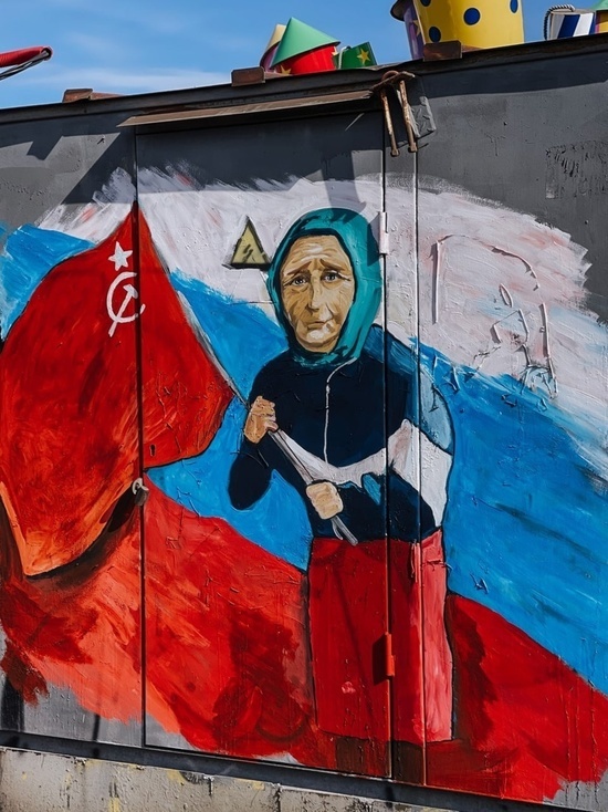 Граффити с портретом бабушки со Знаменем Победы появилось в Красноярске
