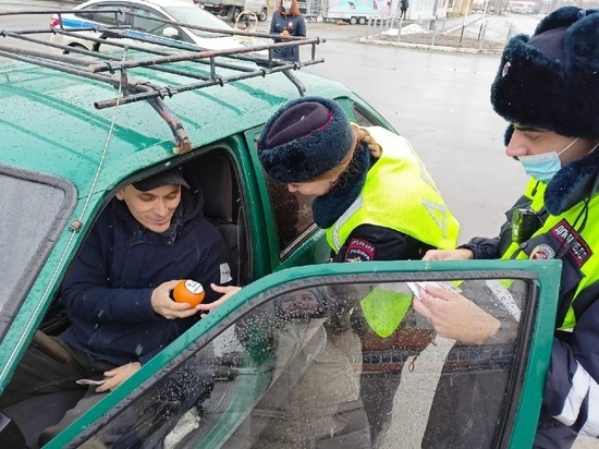 Водители Надымского района получили апельсины за трезвое вождение