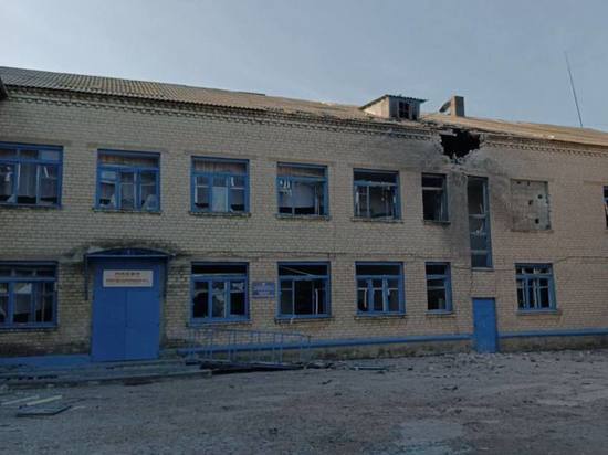  Школа в ДНР лишилась окон из-за обстрела: ФОТО