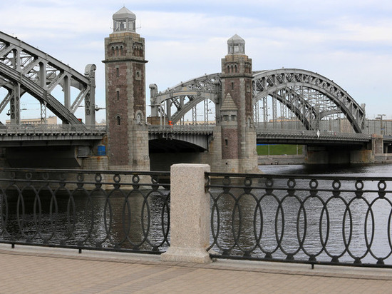 Петербург Петрова-Водкина, Хармса и Бродского бесплатно покажут на пешеходных прогулках в мае